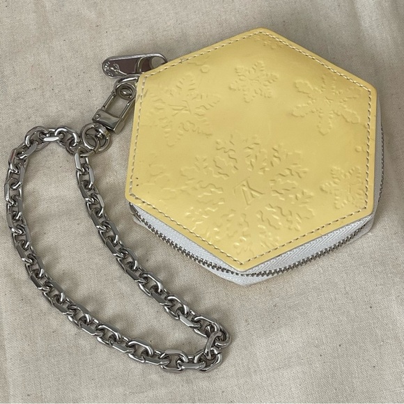 LOUIS VUITTON ⭐️VERNIS PORT MONNAIE FLOCON MM PERLE W/UNBRANDED WRISTLET CHAIN⭐️ - Picture 15 of 17